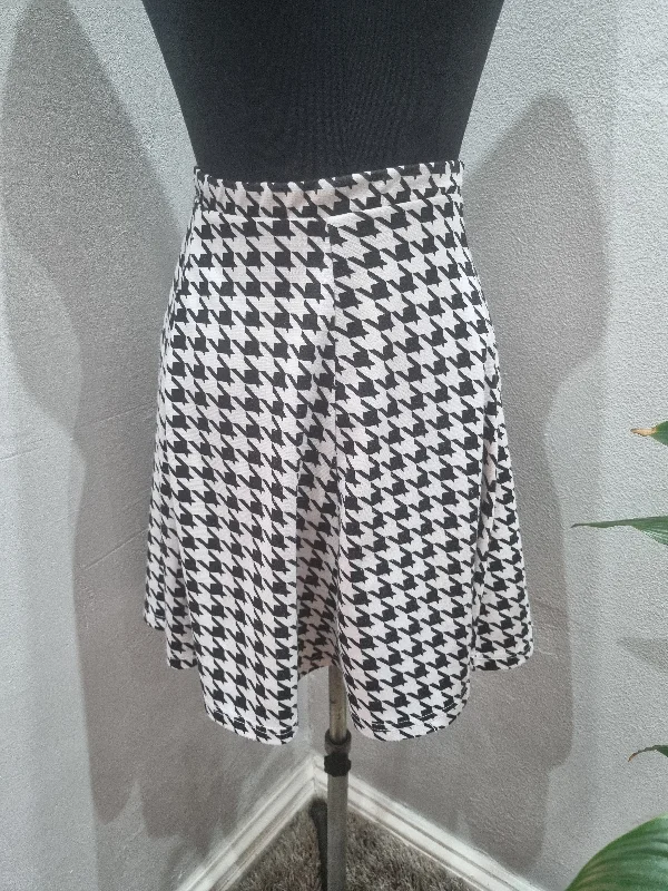 Casual linen skirts for breezy days -Houndstooth Skirt (8/32)