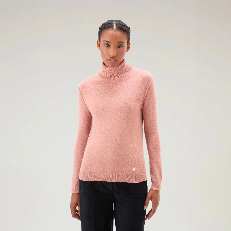 Hand - Wash Only Sweaters for Delicate -Turtleneck Sweater in Wool Blend Dry Rose